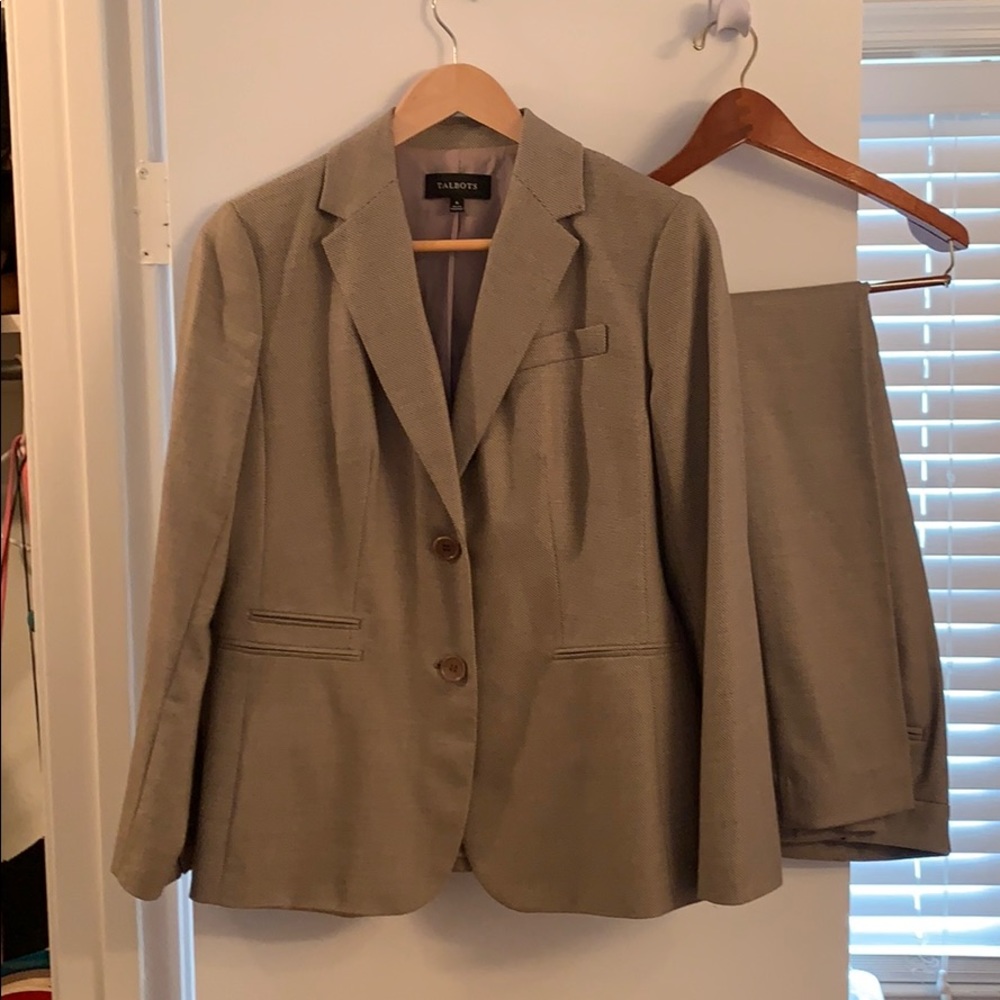 Pant suit